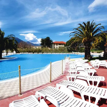 公寓 Ai Pozzi Village Resort, 洛阿诺